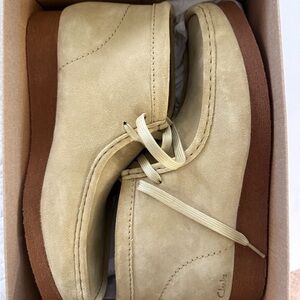 Clarks Men's Cream Suede Chukka Boots